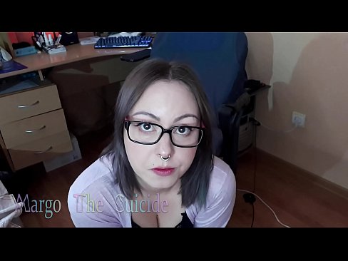 ❤️ Sexy meisie met bril suig dildo diep op kamera Anale video by ons ️❤