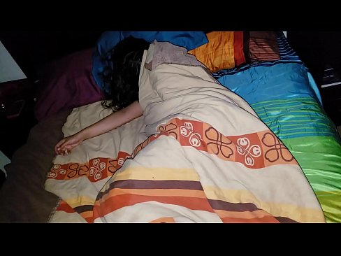 ❤️ Stiefseun berispe sy jong stiefma terwyl sy slaap. Anale video by ons ️❤